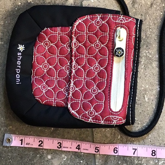 Sherpani Piperle crossbody, red and black - Picture 3 of 12